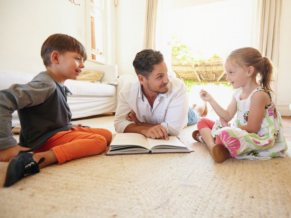 parent asking child questions about book to improve reading comprehension at home