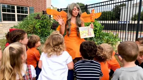 Read aloud for children with Halloween books together during fall