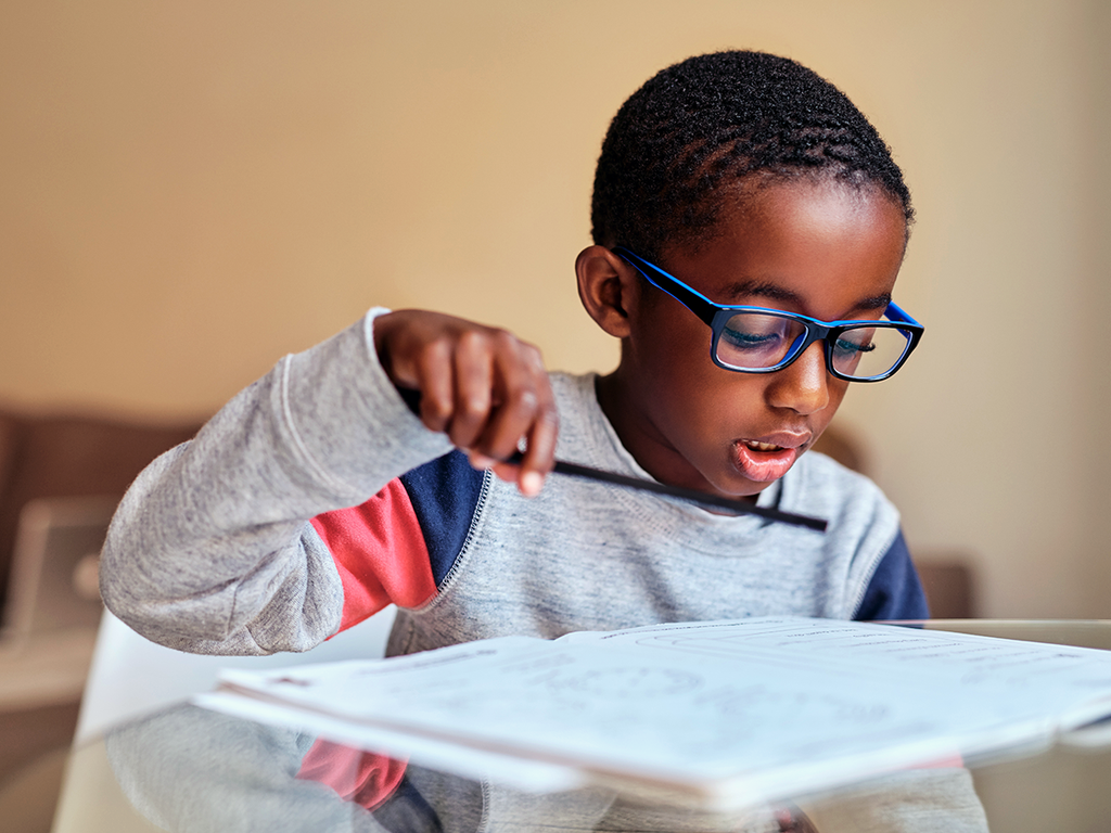 Child answering reading comprehension questions for a school assignment